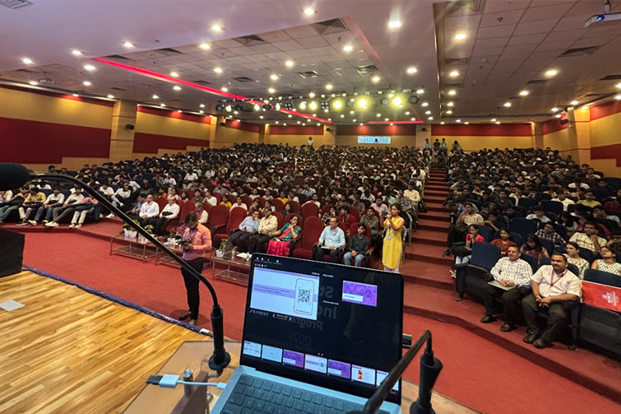 SafeCampus ICDS Dehradun session — group discussion on workplace harassment scenarios